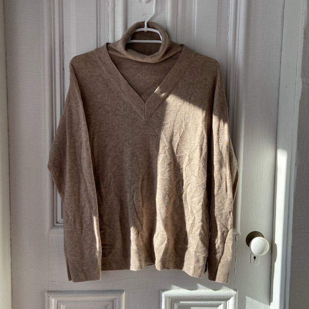 Gentle herd cashmere blend turtleneck - size medium.